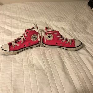 Pink converse, lightly used!